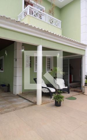 Casa de condomínio à venda com 360m², 5 quartos e 2 vagasFrente