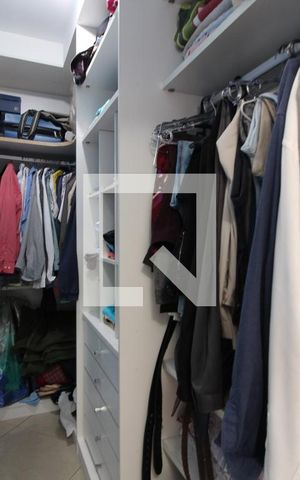 Casa de condomínio à venda com 360m², 5 quartos e 2 vagasCloset da Suíte 2