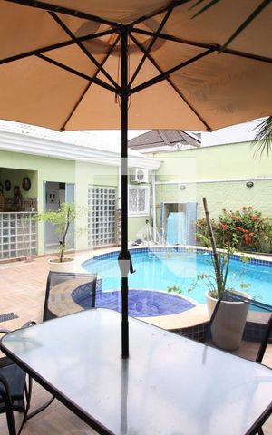 Casa de condomínio à venda com 360m², 5 quartos e 2 vagasÁrea Externa