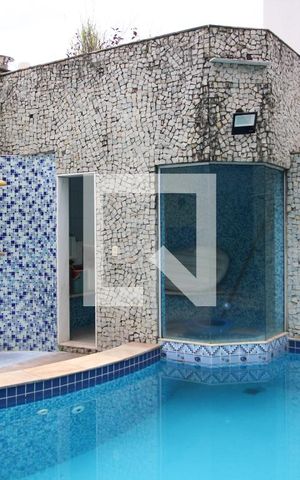 Casa de condomínio à venda com 360m², 5 quartos e 2 vagasSauna