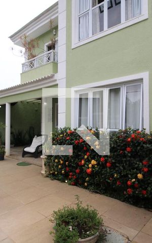 Casa de condomínio à venda com 360m², 5 quartos e 2 vagasFrente