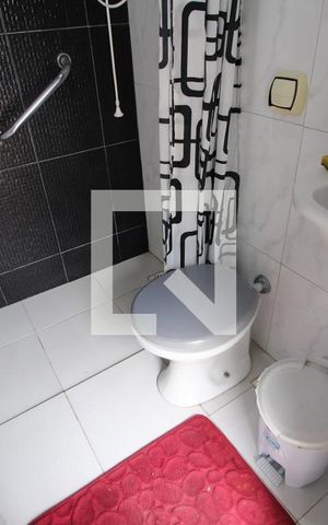 Casa de condomínio à venda com 360m², 5 quartos e 2 vagasBanheiro de Serviço