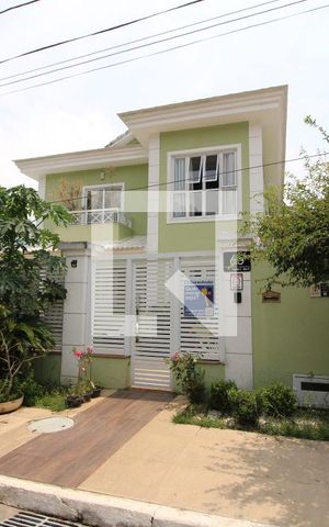 Casa de condomínio à venda com 360m², 5 quartos e 2 vagasFachada