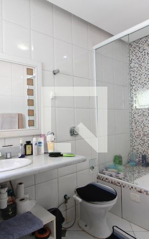 Casa de condomínio à venda com 360m², 5 quartos e 2 vagasBanheiro da Suíte 2