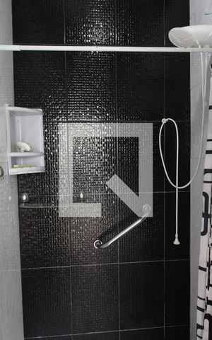 Casa de condomínio à venda com 360m², 5 quartos e 2 vagasBanheiro de Serviço