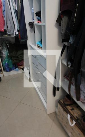 Casa de condomínio à venda com 360m², 5 quartos e 2 vagasCloset da Suíte 2