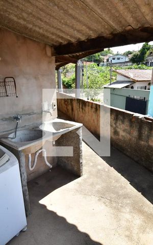 Casa à venda com 80m², 3 quartos e 1 vagaÁrea de Serviço