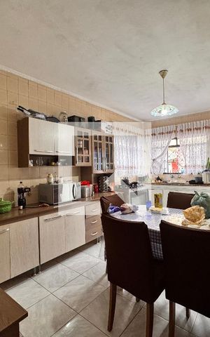 Casa à venda com 200m², 3 quartos e 1 vaga Casa à venda com 200m², 3 quartos e 1 vagaCozinha