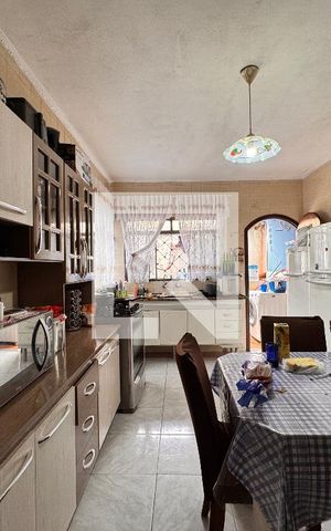 Casa à venda com 200m², 3 quartos e 1 vaga Casa à venda com 200m², 3 quartos e 1 vagaCozinha
