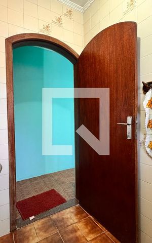 Casa à venda com 200m², 3 quartos e 1 vaga Casa à venda com 200m², 3 quartos e 1 vagaBanheiro 2