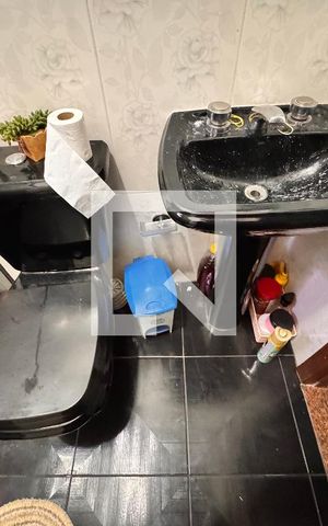 Casa à venda com 200m², 3 quartos e 1 vaga Casa à venda com 200m², 3 quartos e 1 vagaBanheiro 1