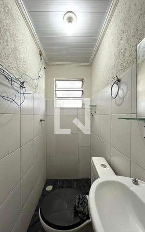 Casa para alugar com 20m², 1 quarto e sem vaga Casa para alugar com 20m², 1 quarto e sem vagaBanheiro