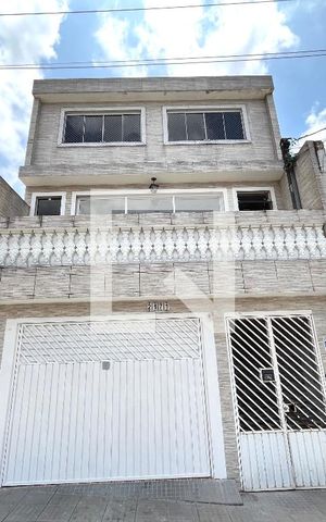 Casa para alugar com 20m², 1 quarto e sem vaga Casa para alugar com 20m², 1 quarto e sem vagaFachada