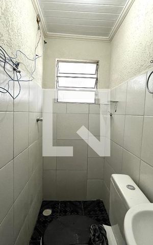Casa para alugar com 20m², 1 quarto e sem vaga Casa para alugar com 20m², 1 quarto e sem vagaBanheiro