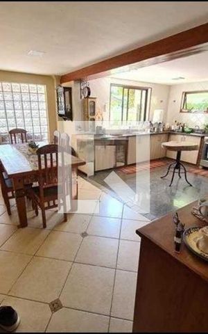 Casa à venda com 440m², 4 quartos e 5 vagas