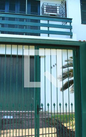 Casa à venda com 300m², 4 quartos e 2 vagasFachada