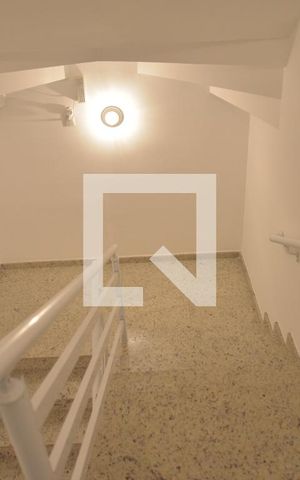 Apartamento à venda com 140m², 2 quartos e 2 vagasEscada