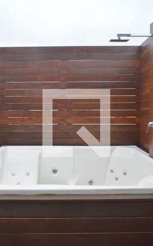 Apartamento à venda com 140m², 2 quartos e 2 vagasBanheira