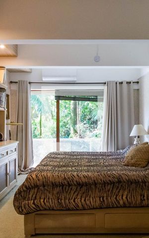 Casa à venda com 600m², 5 quartos e 6 vagas Casa à venda com 600m², 5 quartos e 6 vagasSuite 1
