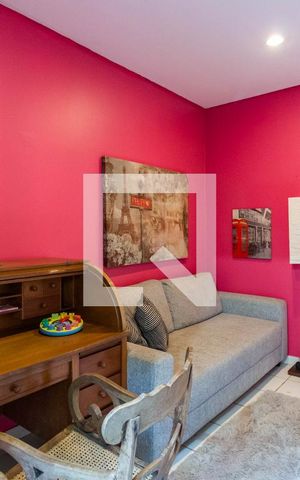 Casa à venda com 600m², 5 quartos e 6 vagas Casa à venda com 600m², 5 quartos e 6 vagasEdícula Sala