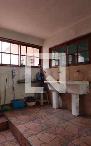 Casa à venda com 350m², 3 quartos e 1 vagaLavanderia