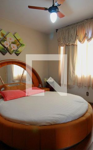 Casa à venda com 330m², 4 quartos e 3 vagasSuite