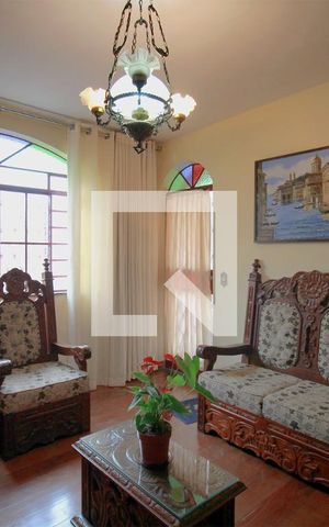 Casa à venda com 330m², 4 quartos e 3 vagasSala
