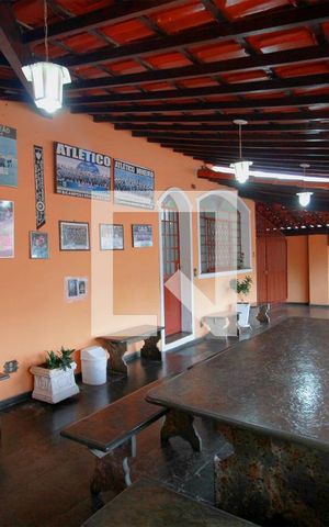 Casa à venda com 330m², 4 quartos e 3 vagasVaranda Coberta Churrasqueira