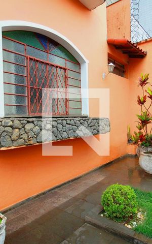 Casa à venda com 330m², 4 quartos e 3 vagasVaranda frente