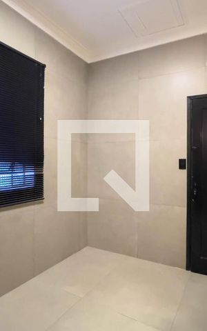 Casa à venda com 200m², 3 quartos e 2 vagas Casa à venda com 200m², 3 quartos e 2 vagasBanheiro