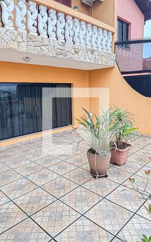 Casa à venda com 193m², 2 quartos e 2 vagas Casa à venda com 193m², 2 quartos e 2 vagasQuintal
