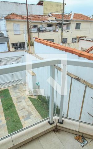 Casa à venda com 146m², 3 quartos e 3 vagas Casa à venda com 146m², 3 quartos e 3 vagasQuarto/varanda