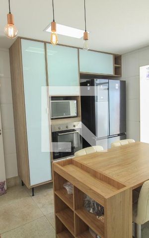 Casa à venda com 146m², 3 quartos e 3 vagas Casa à venda com 146m², 3 quartos e 3 vagasCozinha
