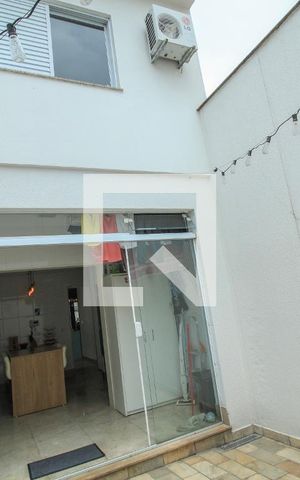 Casa à venda com 146m², 3 quartos e 3 vagas Casa à venda com 146m², 3 quartos e 3 vagasÁrea Externa