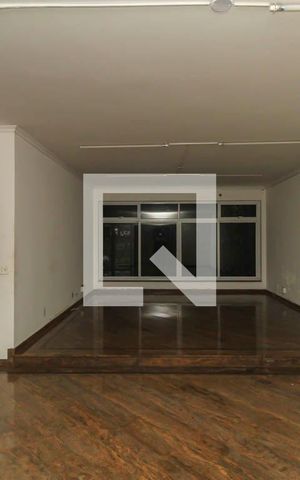 Casa à venda com 313m², 4 quartos e 3 vagas Casa à venda com 313m², 4 quartos e 3 vagasSala