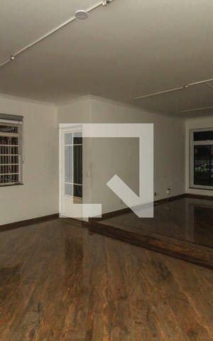Casa à venda com 313m², 4 quartos e 3 vagas Casa à venda com 313m², 4 quartos e 3 vagasSala