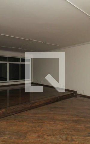Casa à venda com 313m², 4 quartos e 3 vagas Casa à venda com 313m², 4 quartos e 3 vagasSala