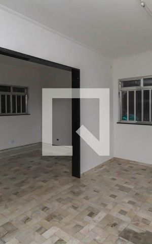 Casa à venda com 313m², 4 quartos e 3 vagas Casa à venda com 313m², 4 quartos e 3 vagasSala de TV