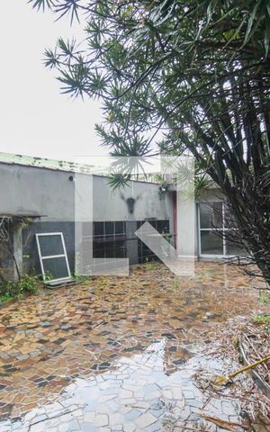Casa à venda com 313m², 4 quartos e 3 vagas Casa à venda com 313m², 4 quartos e 3 vagasQuintal