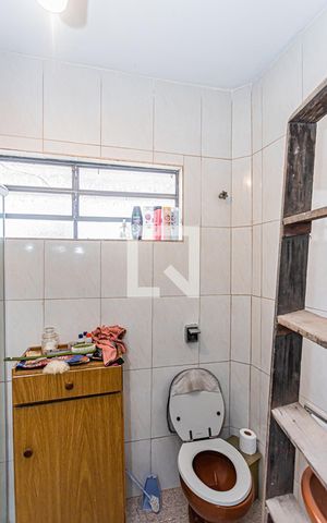 Casa para alugar com 80m², 2 quartos e 2 vagasBanheiro