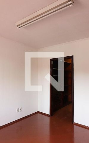 Casa à venda com 350m², 5 quartos e 5 vagasQuarto 1 - Suíte