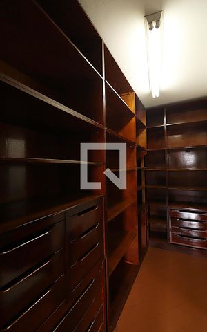 Casa à venda com 350m², 5 quartos e 5 vagasQuarto 1 - Suíte Closet