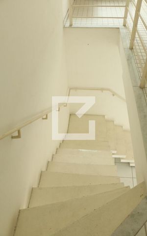 Casa para alugar com 350m², 4 quartos e 4 vagasEscada