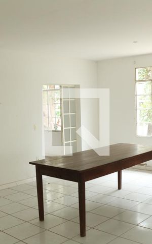 Casa para alugar com 350m², 4 quartos e 4 vagasSala
