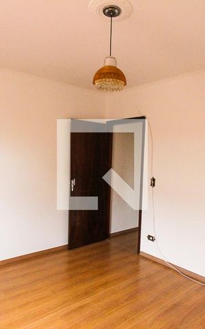 Casa à venda com 200m², 3 quartos e 2 vagas Casa à venda com 200m², 3 quartos e 2 vagasQuarto