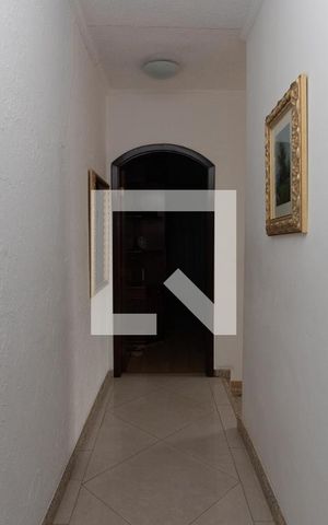 Casa para alugar com 180m², 4 quartos e 2 vagas Casa para alugar com 180m², 4 quartos e 2 vagasCorredor Quartos