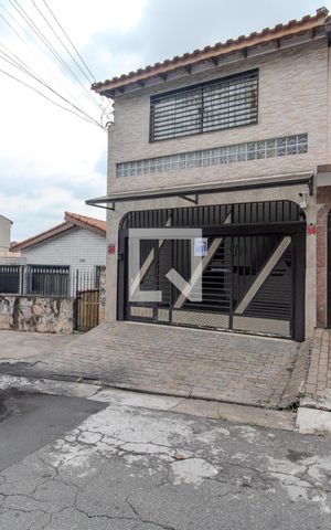 Casa para alugar com 180m², 4 quartos e 2 vagas Casa para alugar com 180m², 4 quartos e 2 vagasFachada