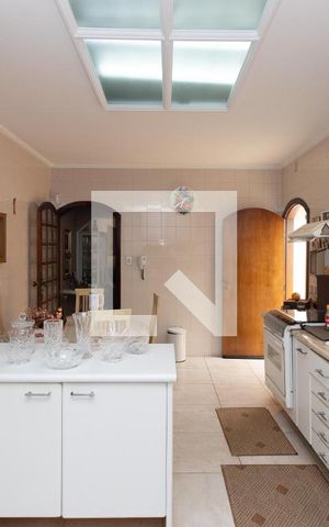 Casa para alugar com 180m², 4 quartos e 2 vagas Casa para alugar com 180m², 4 quartos e 2 vagasCozinha