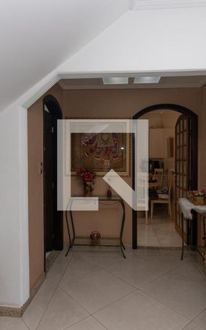 Casa para alugar com 180m², 4 quartos e 2 vagas Casa para alugar com 180m², 4 quartos e 2 vagasSala