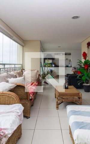 Apartamento para alugar com 205m², 4 quartos e 3 vagas Apartamento para alugar com 205m², 4 quartos e 3 vagasVaranda